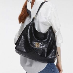 Elegant Black Leather Shoulder Bag
